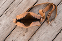 Load image into Gallery viewer, Floral Circle Purse
