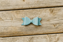 Load image into Gallery viewer, Large Leather Hair Bow

